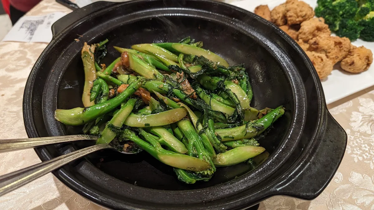stir-fried a choy with garlic and black bean sauce 蒜头豆豉炒 a 菜
